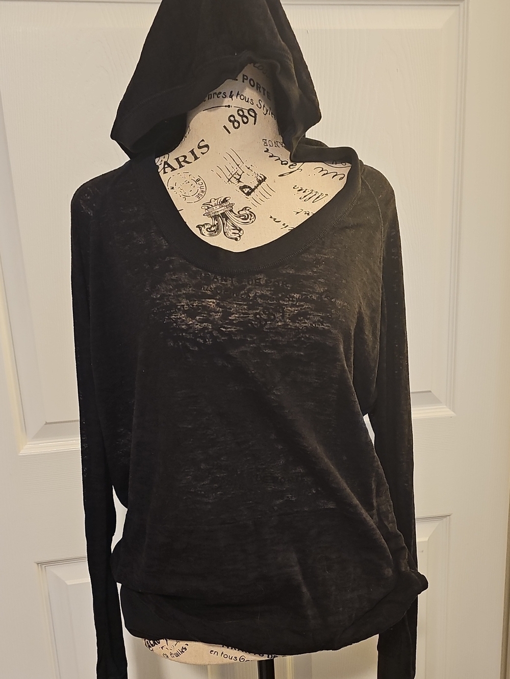 American Eagle Outfitters Black Hooded Long Sleeve Pullover